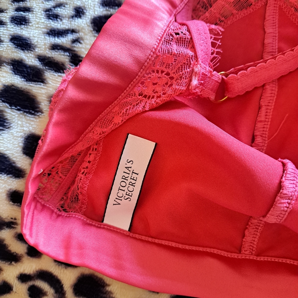 VS Unlined Bralette (S-DD) - Picture 3 of 3